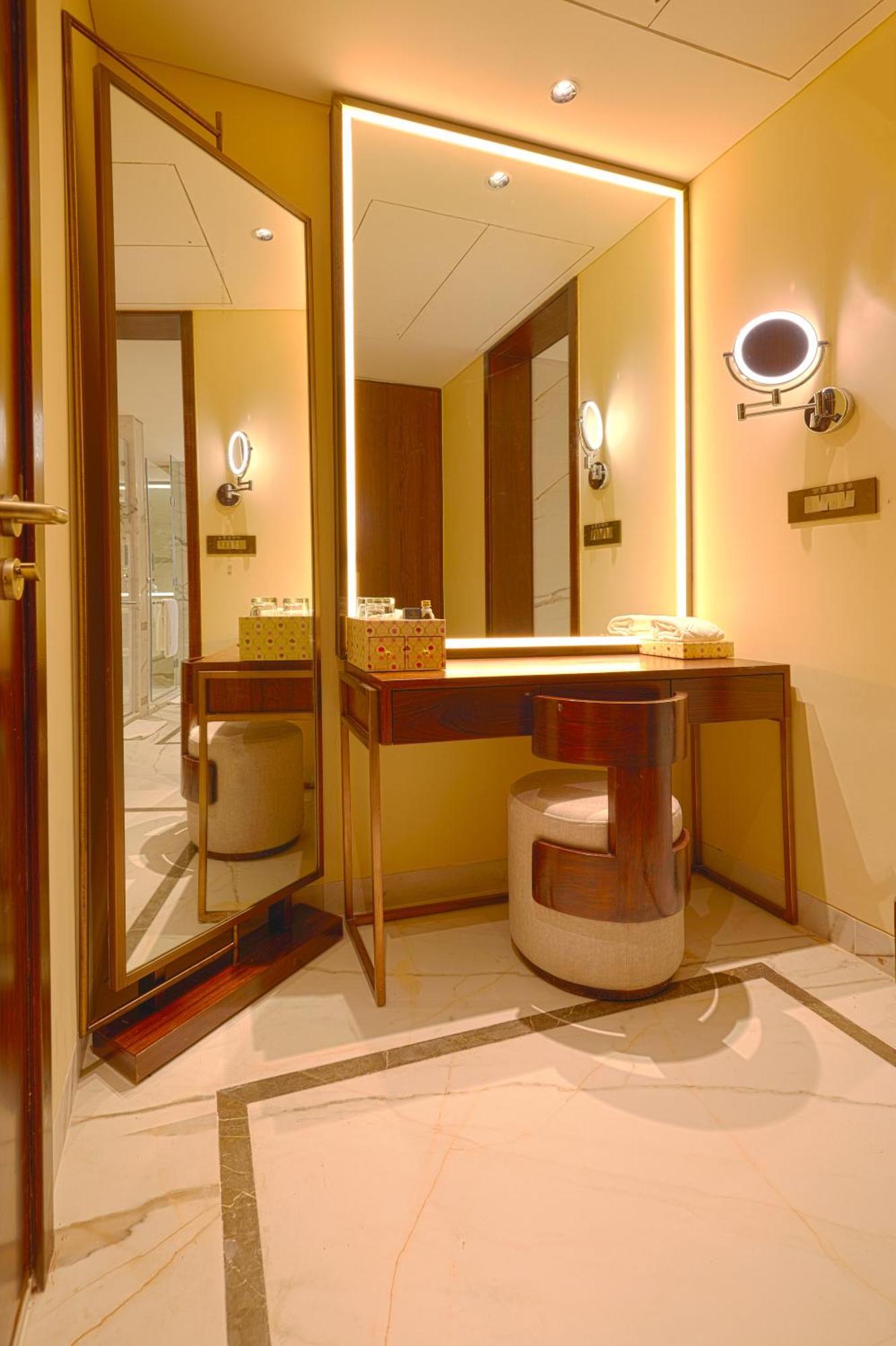 Taj Bangalore Devanahalli Exterior photo A dressing table